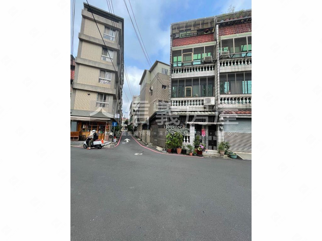 蘋果學苑精選臨路透天房屋室內格局與周邊環境