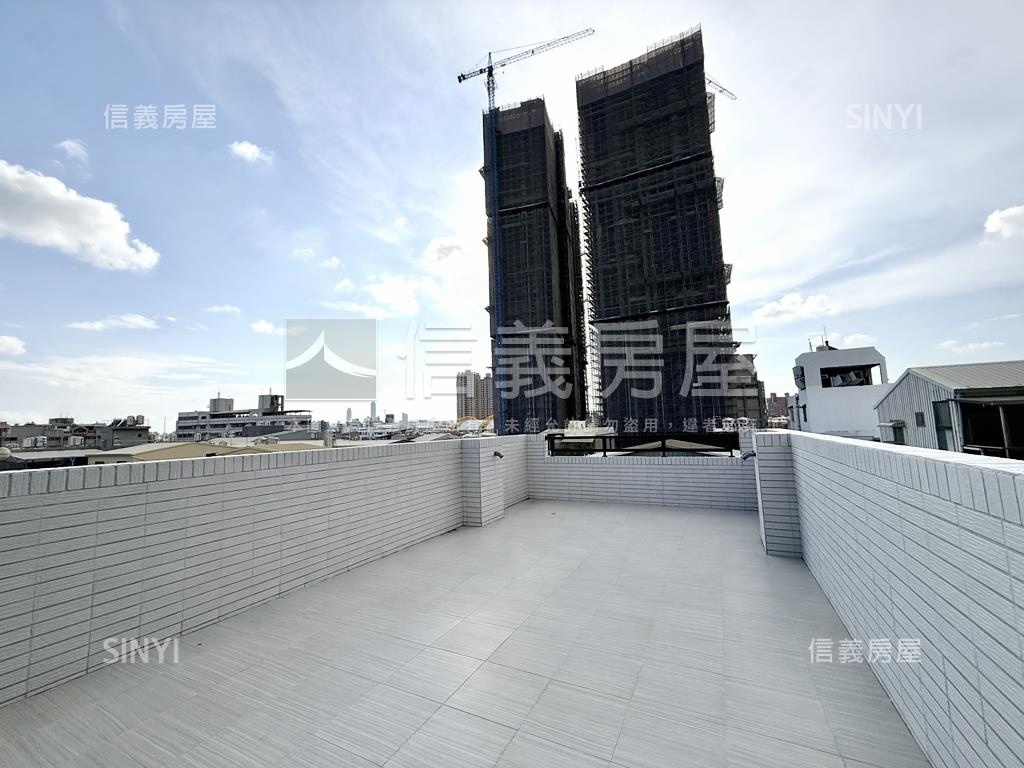 衛武營旁小邊間電梯別墅房屋室內格局與周邊環境