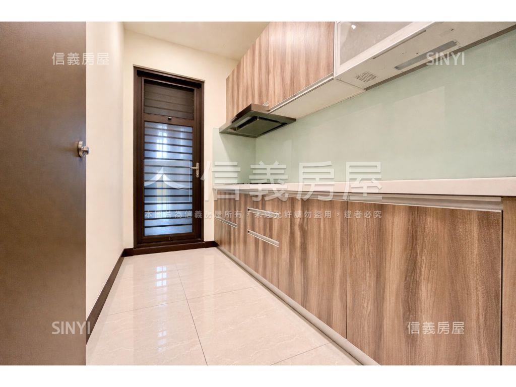 交響樂中高樓綠景兩房平車房屋室內格局與周邊環境