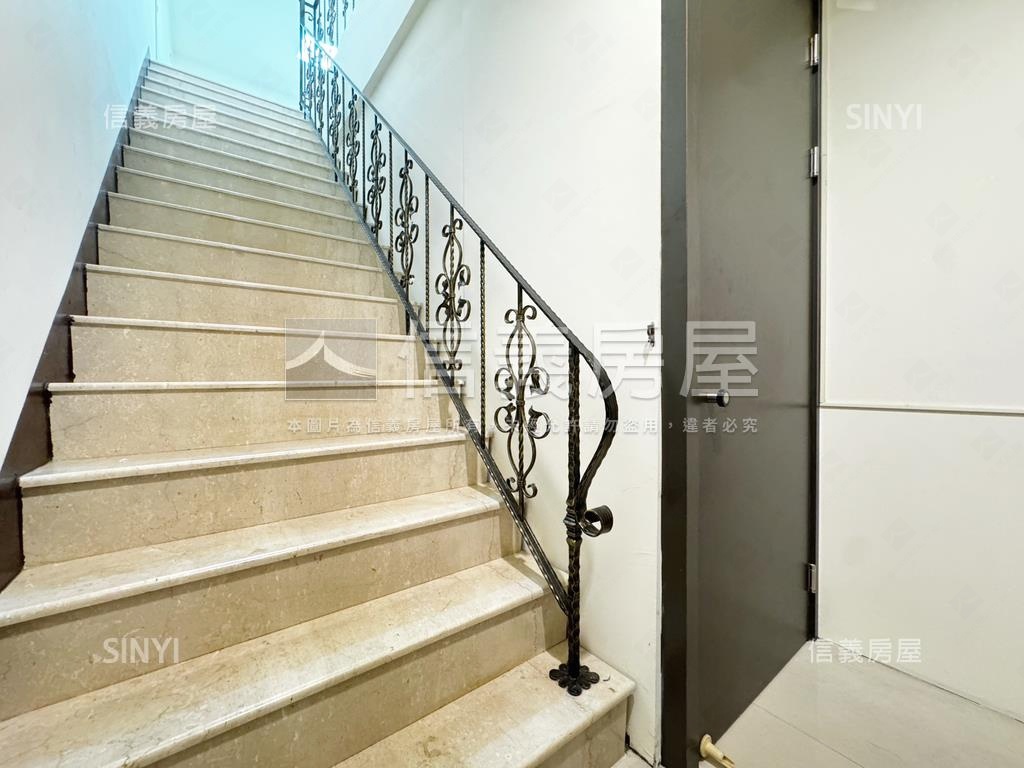 鄰捷運‧中央公園角窗金店房屋室內格局與周邊環境