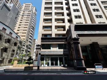 鄰捷運‧中央公園角窗金店