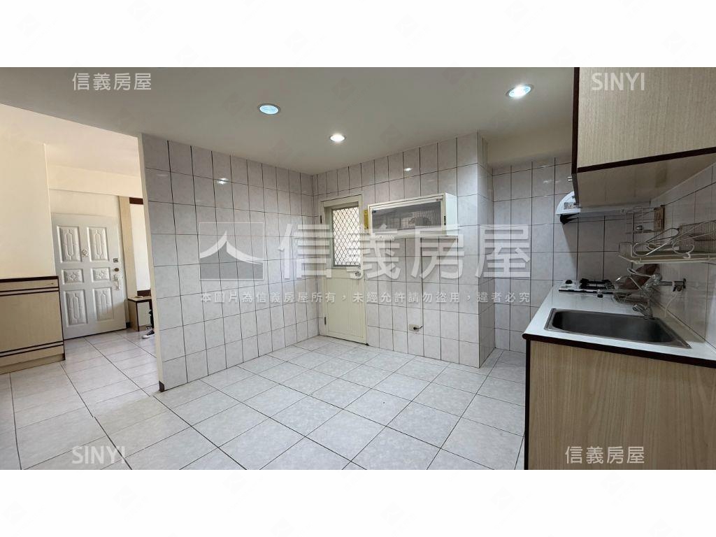 富強街免管理費３樓公寓宅房屋室內格局與周邊環境