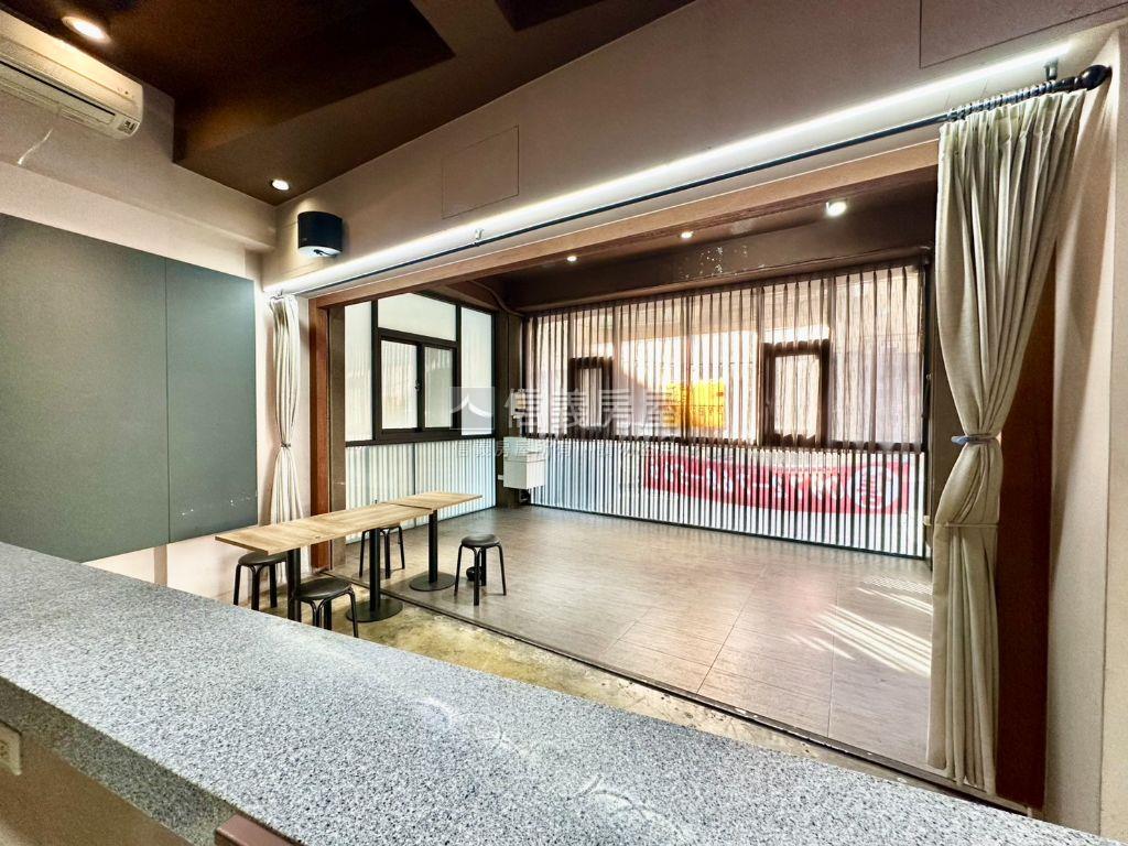 西屯甘肅路順向角店房屋室內格局與周邊環境