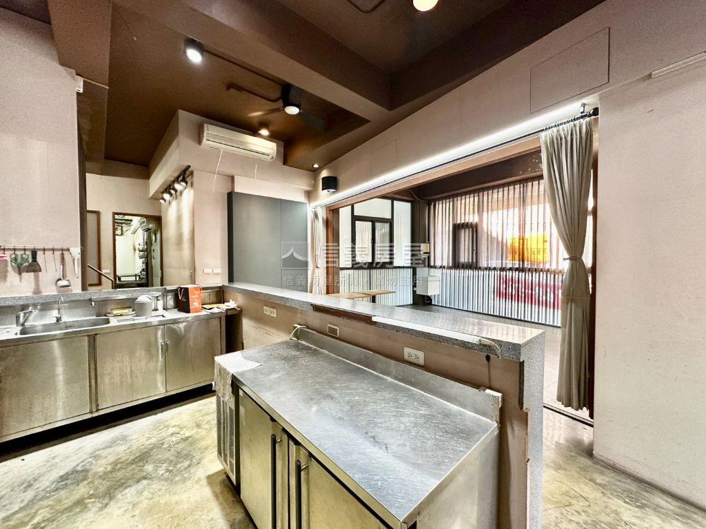 西屯甘肅路順向角店房屋室內格局與周邊環境