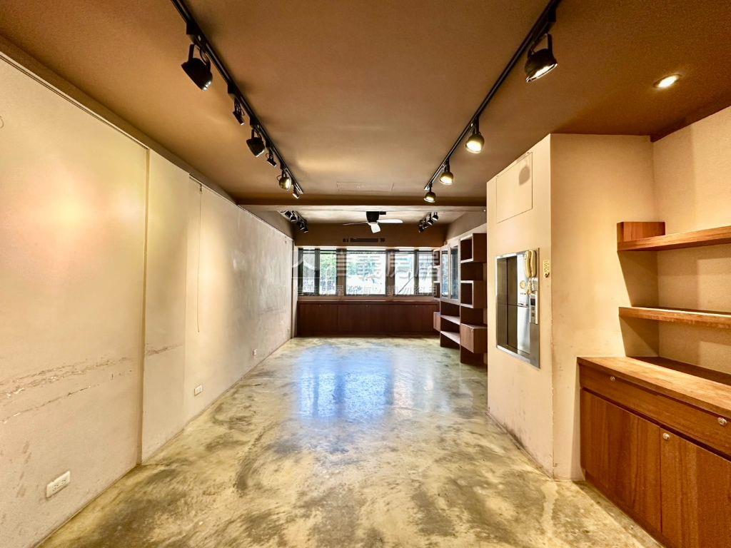 西屯甘肅路順向角店房屋室內格局與周邊環境