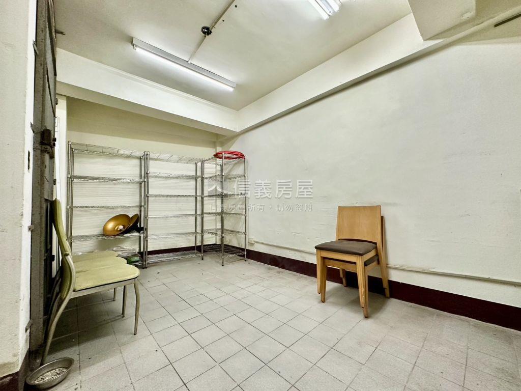 西屯甘肅路順向角店房屋室內格局與周邊環境