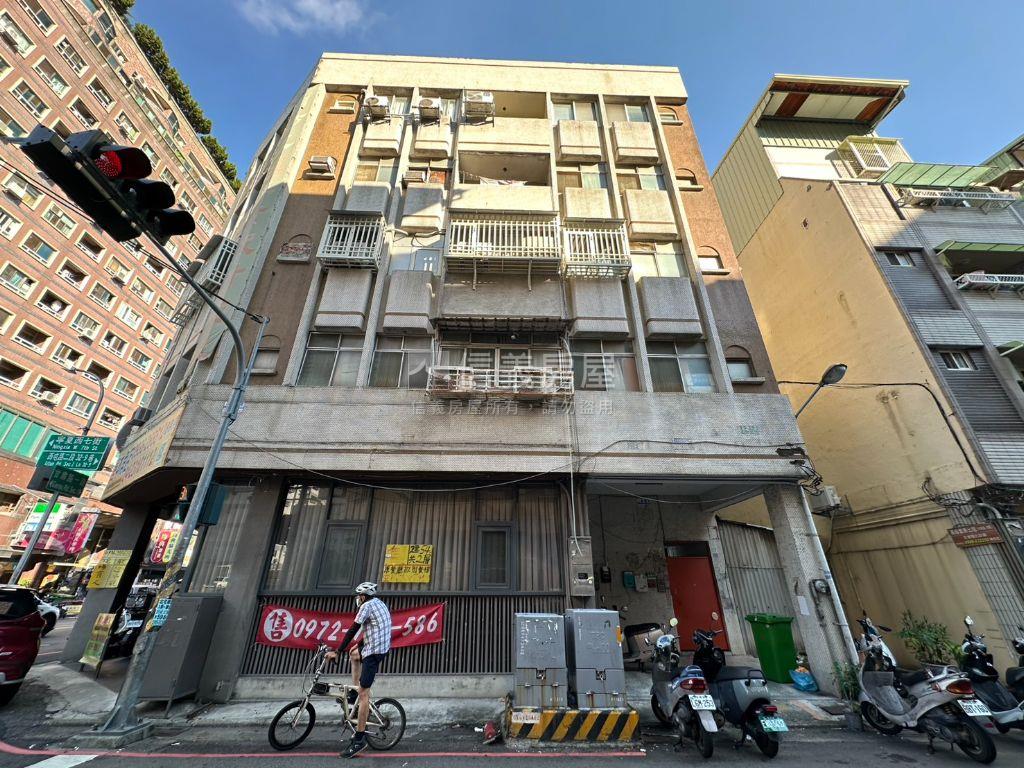 西屯甘肅路順向角店房屋室內格局與周邊環境