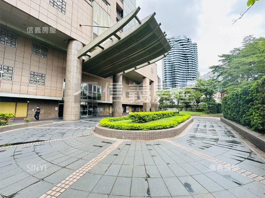 安泰登峰★２４樓頂級商辦房屋室內格局與周邊環境