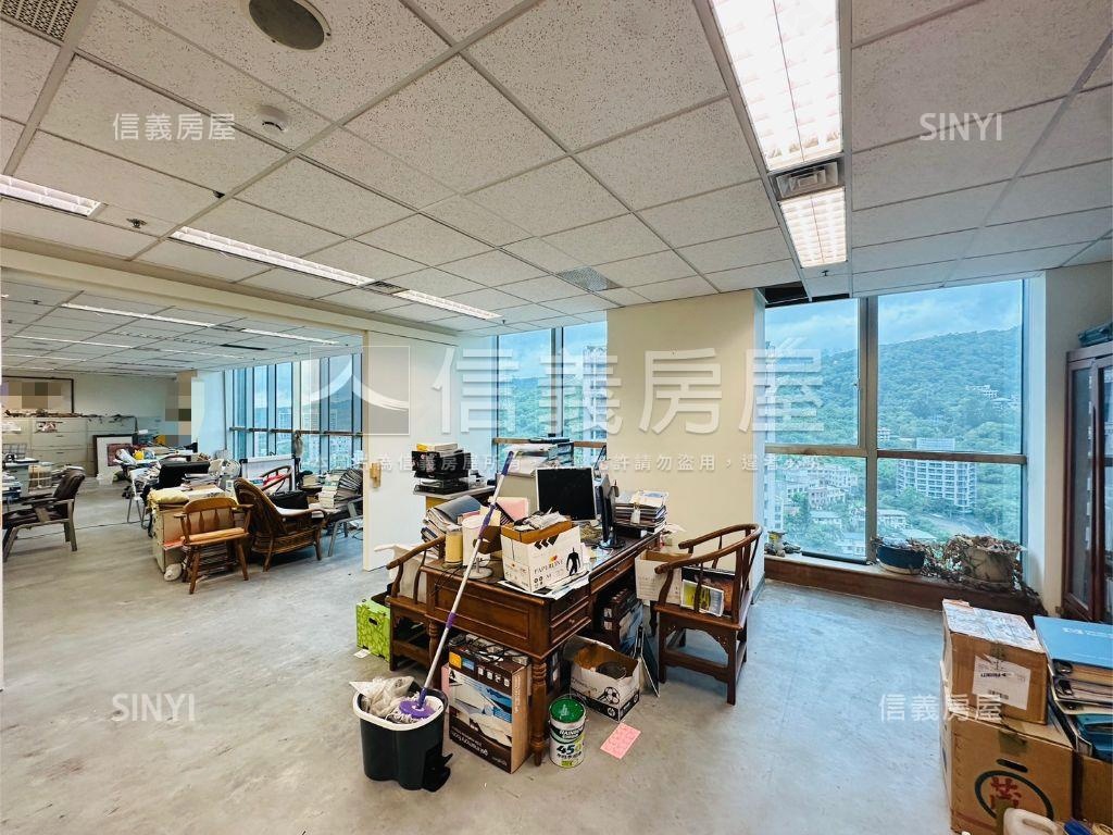 安泰登峰★２４樓頂級商辦房屋室內格局與周邊環境