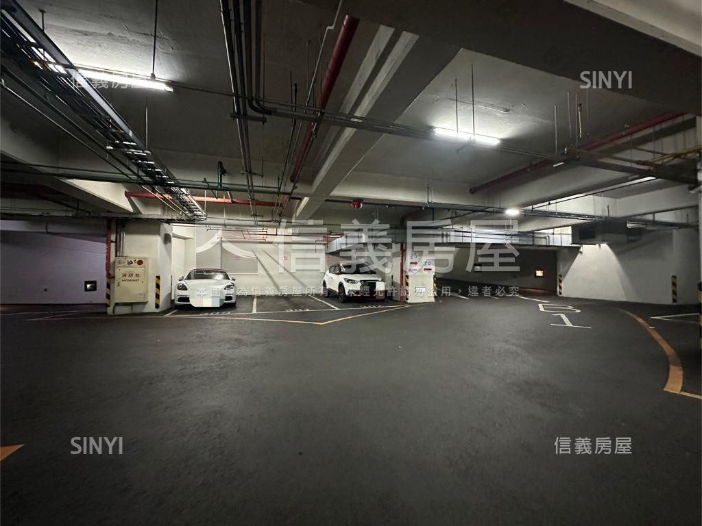 安泰登峰★２４樓頂級商辦房屋室內格局與周邊環境
