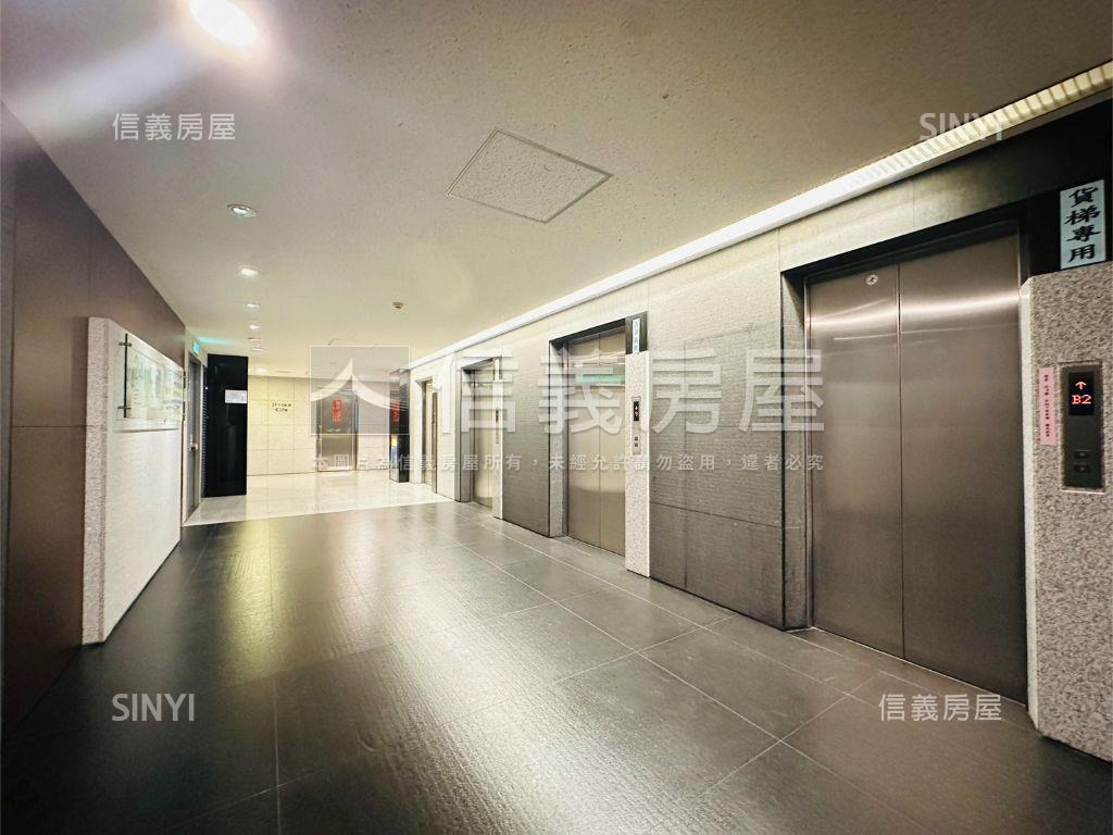 安泰登峰★２４樓頂級商辦房屋室內格局與周邊環境