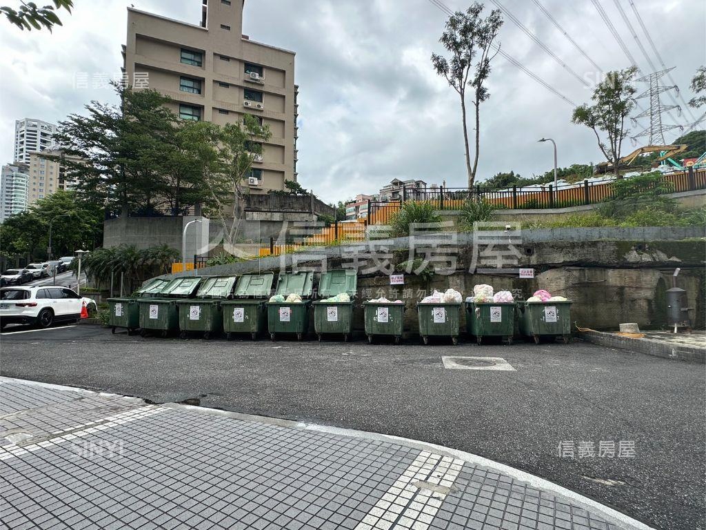 安泰登峰★２４樓頂級商辦房屋室內格局與周邊環境