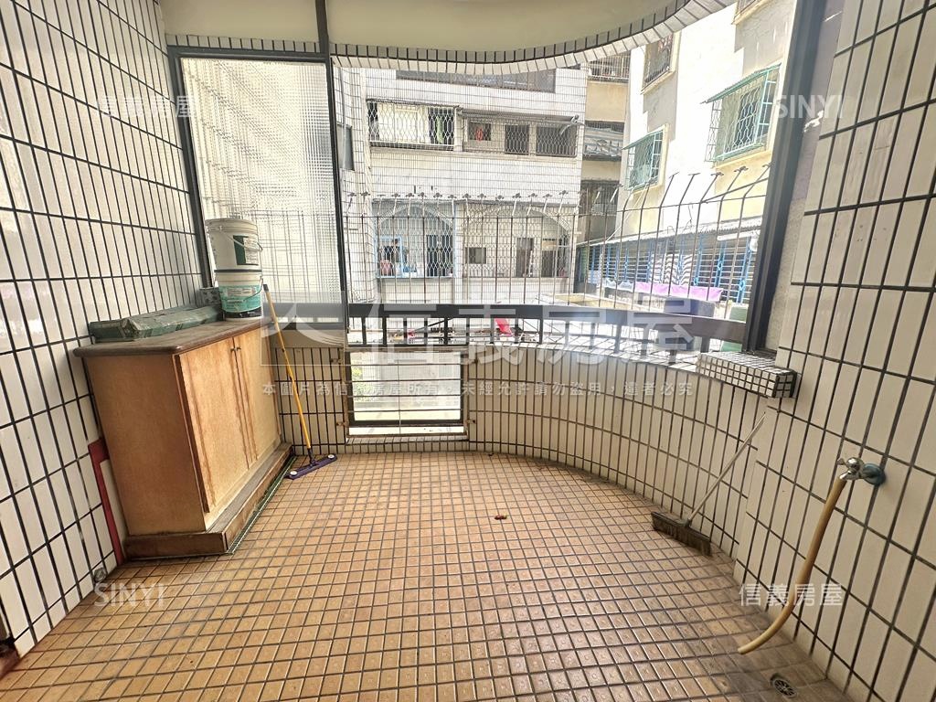 名流花園大三房附平車房屋室內格局與周邊環境