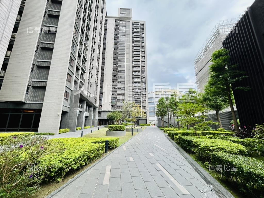 頂埔捷運京美３房車位房屋室內格局與周邊環境