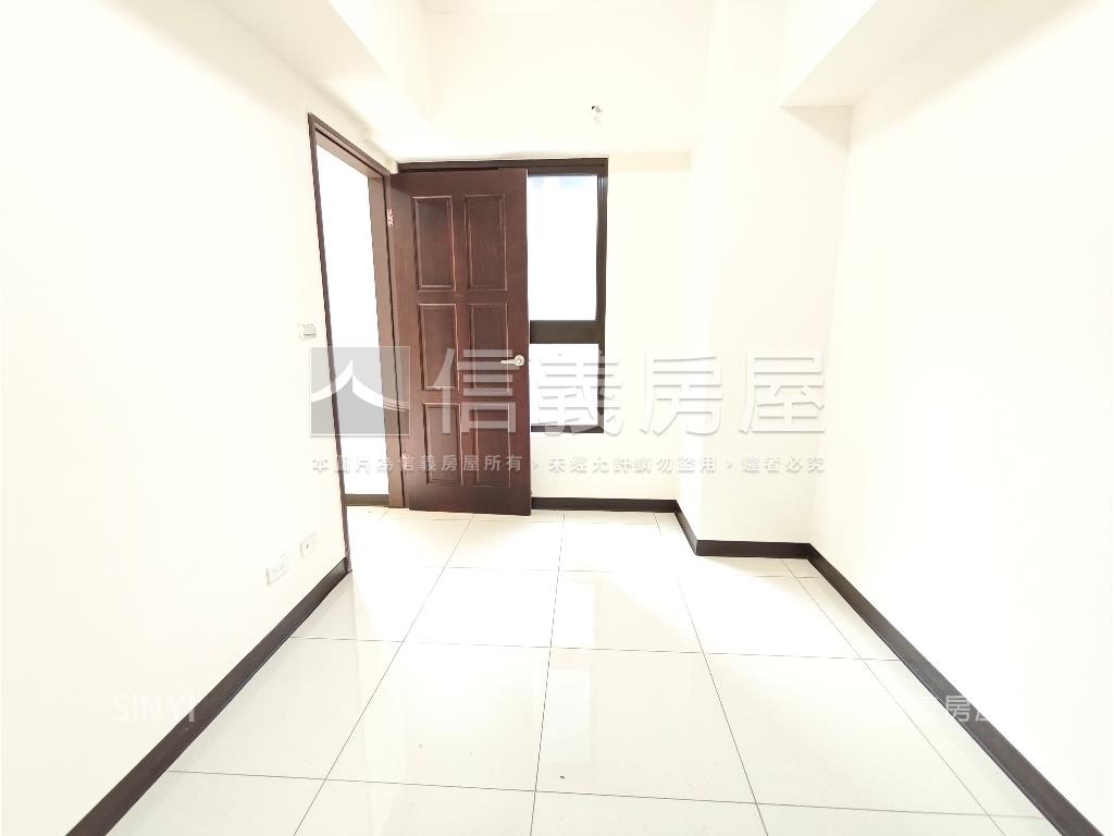 市心朗朗七樓兩房車位房屋室內格局與周邊環境