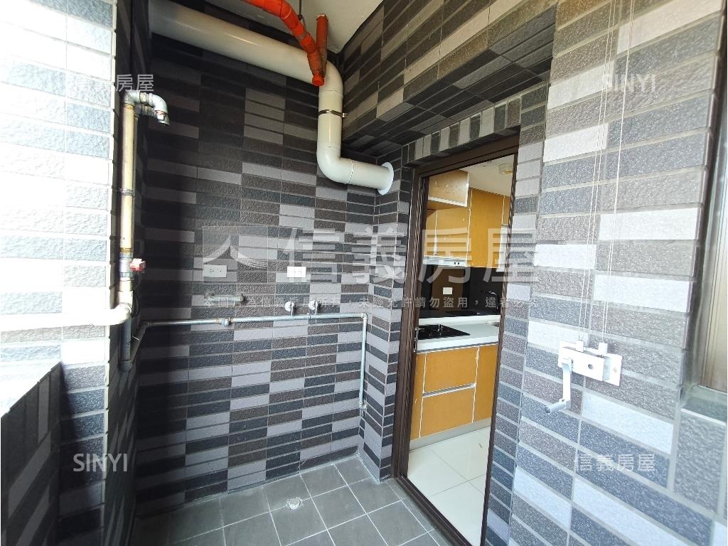 市心朗朗七樓兩房車位房屋室內格局與周邊環境