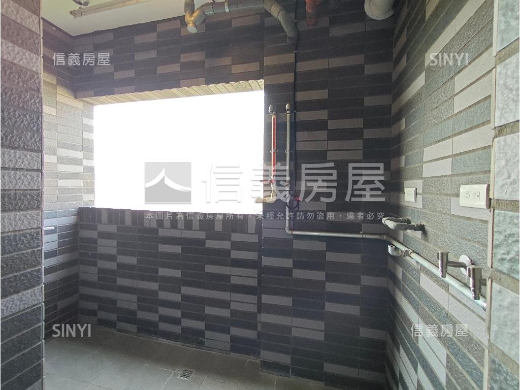 市心朗朗七樓兩房車位房屋室內格局與周邊環境