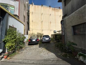 南投市中興路旁面公園土地