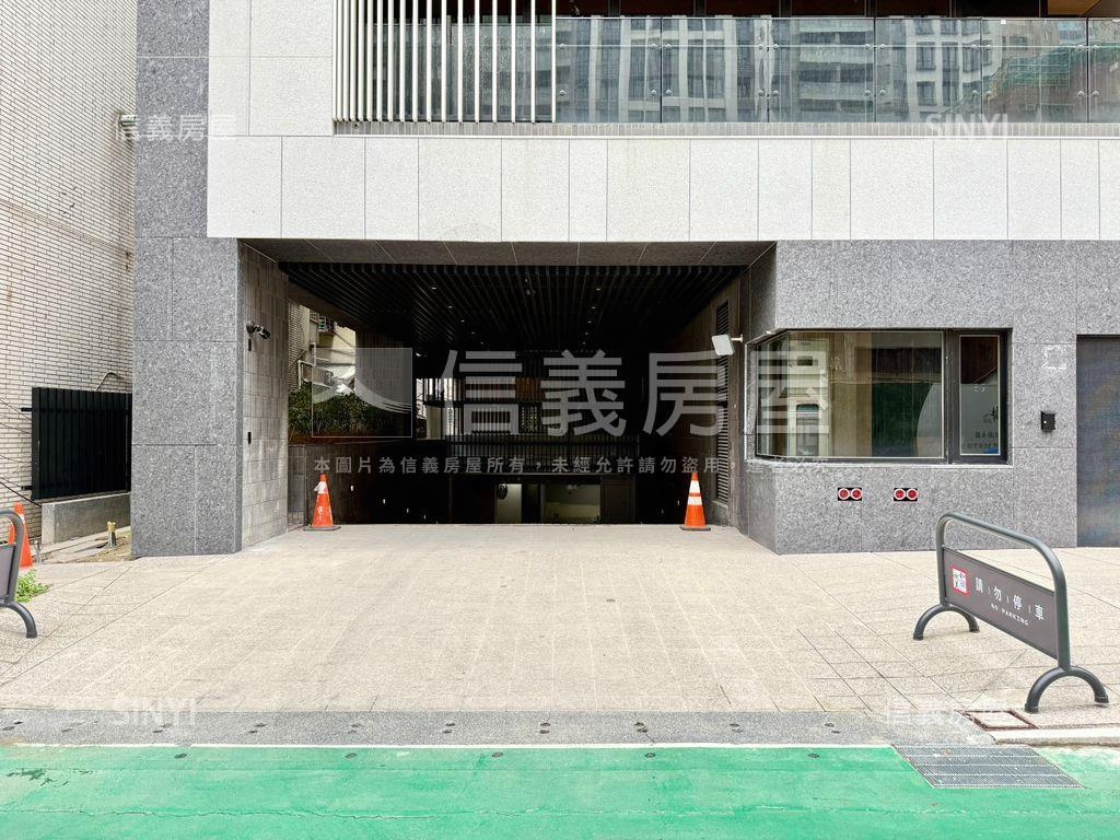 和歌誠美Ｄ戶３７坪附車位房屋室內格局與周邊環境