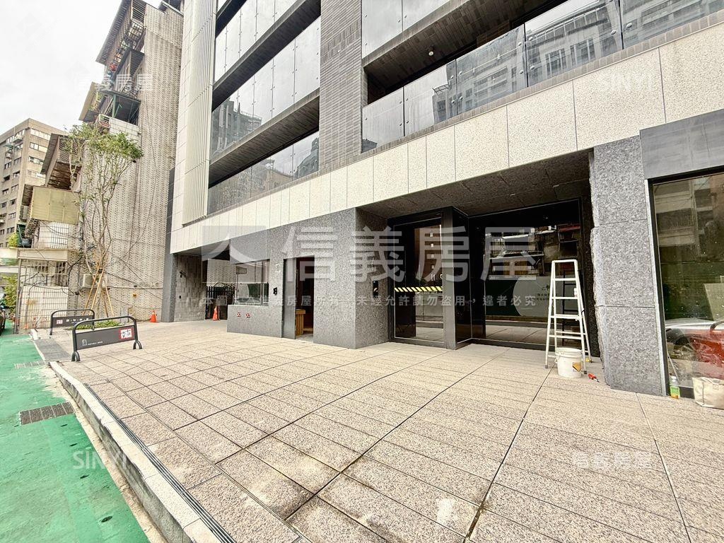 和歌誠美Ｄ戶３７坪附車位房屋室內格局與周邊環境