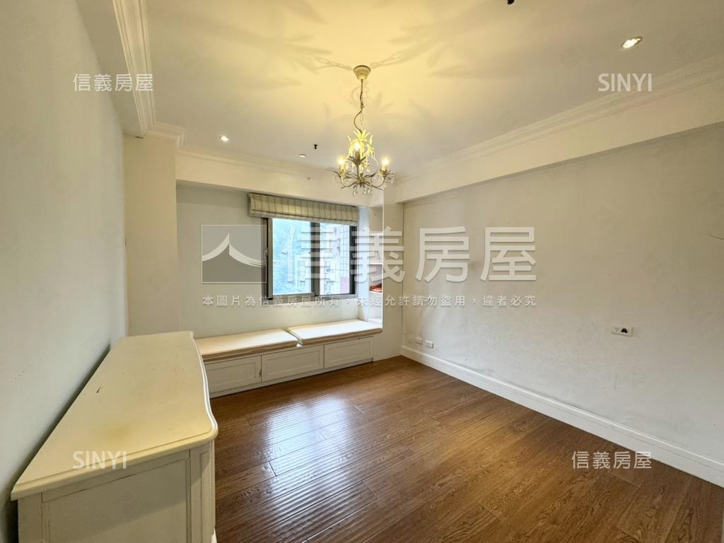 棕櫚泉綠景三房房屋室內格局與周邊環境