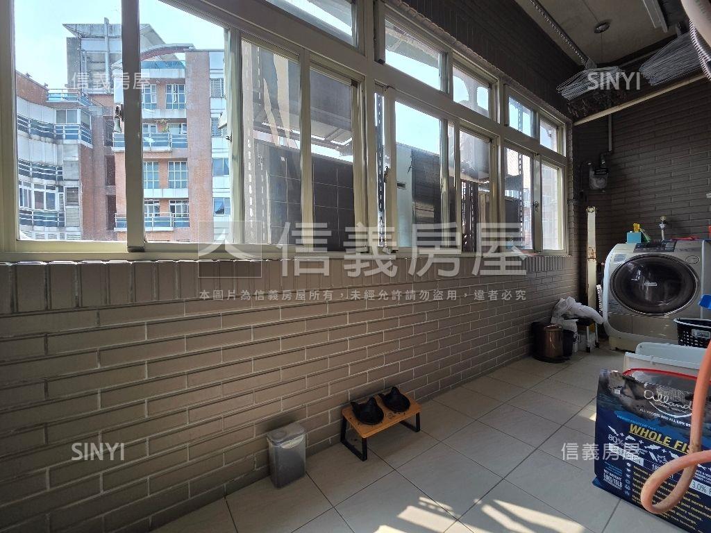 捷運高樓四房車位房屋室內格局與周邊環境