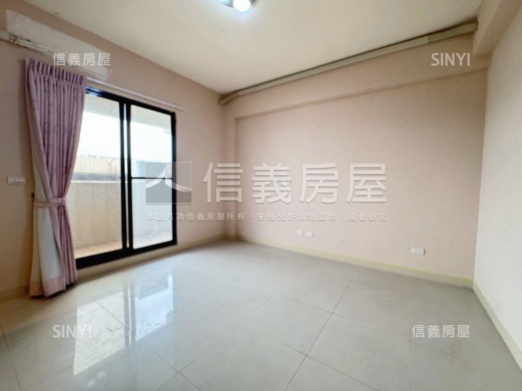 仁武正路大地坪電梯車墅房屋室內格局與周邊環境