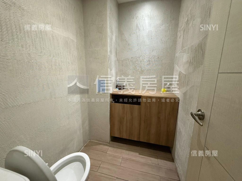 潛力醒目大面寬金店面房屋室內格局與周邊環境