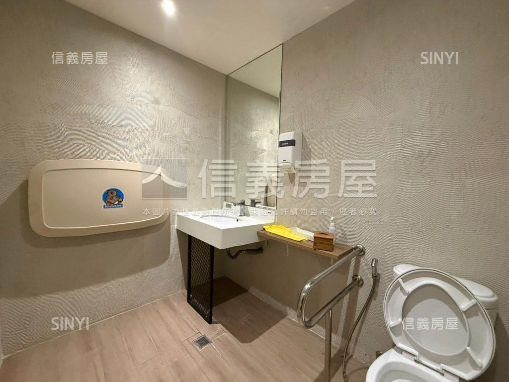 潛力醒目大面寬金店面房屋室內格局與周邊環境