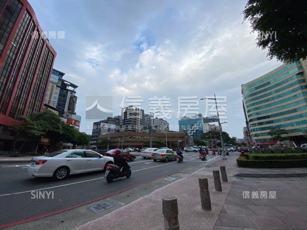 潛力醒目大面寬金店面房屋室內格局與周邊環境