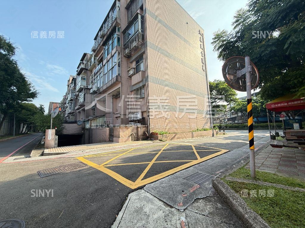 近民生社區平面車位４４號房屋室內格局與周邊環境