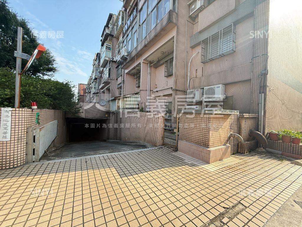 近民生社區平面車位４４號房屋室內格局與周邊環境