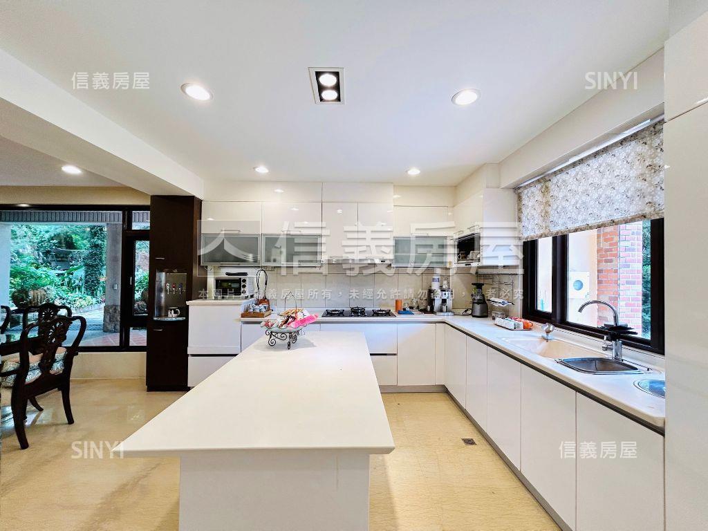 大側院邊間三面採光別墅房屋室內格局與周邊環境