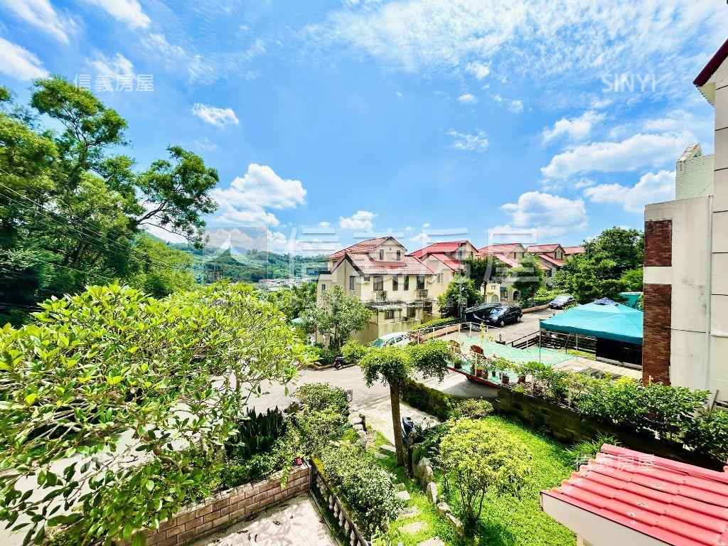 大側院邊間三面採光別墅房屋室內格局與周邊環境