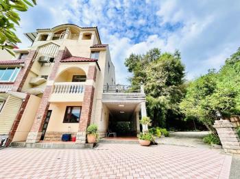 大側院邊間三面採光別墅