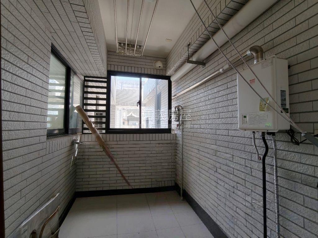 巨蛋捷運百貨次高樓平車房屋室內格局與周邊環境