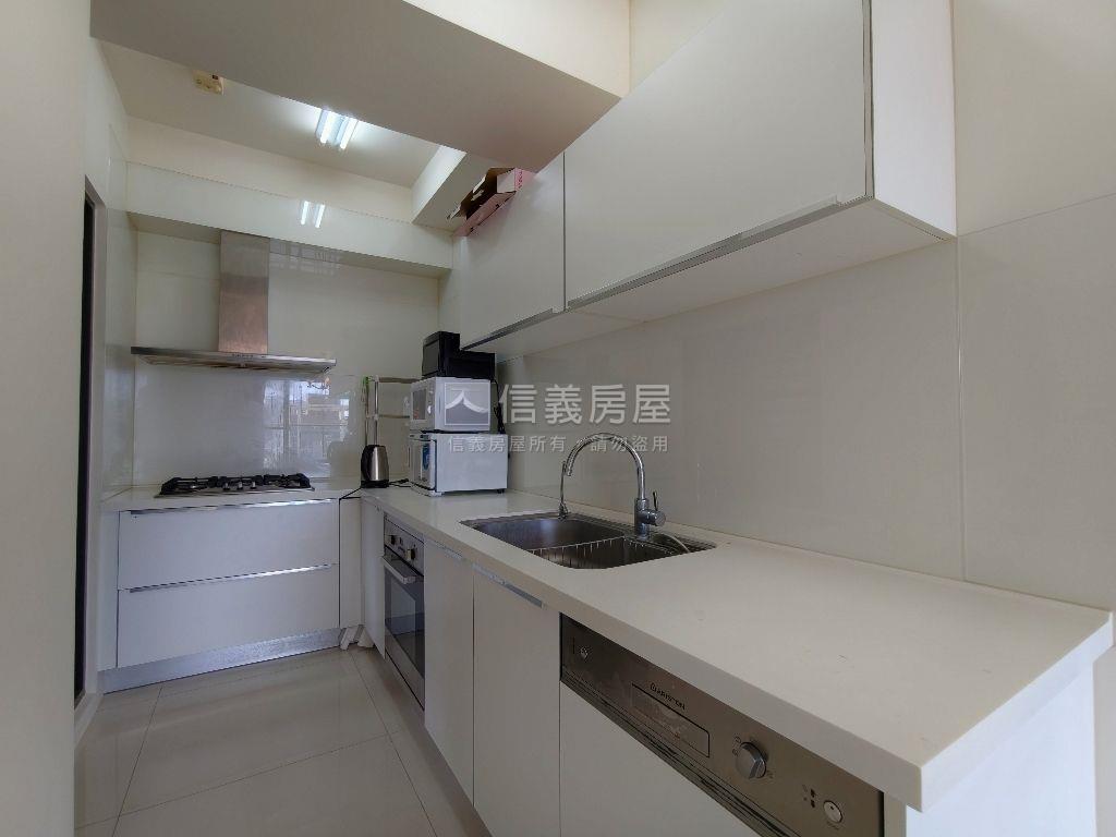 巨蛋捷運百貨次高樓平車房屋室內格局與周邊環境