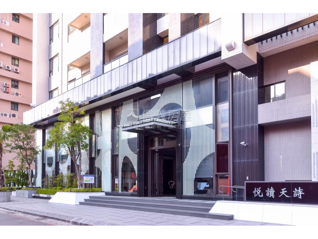 巨蛋捷運百貨次高樓平車房屋室內格局與周邊環境