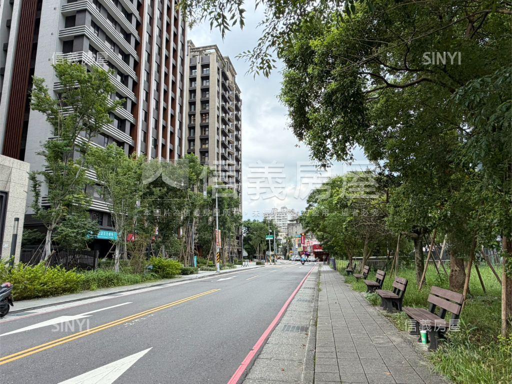 重劃區邊間金店面房屋室內格局與周邊環境