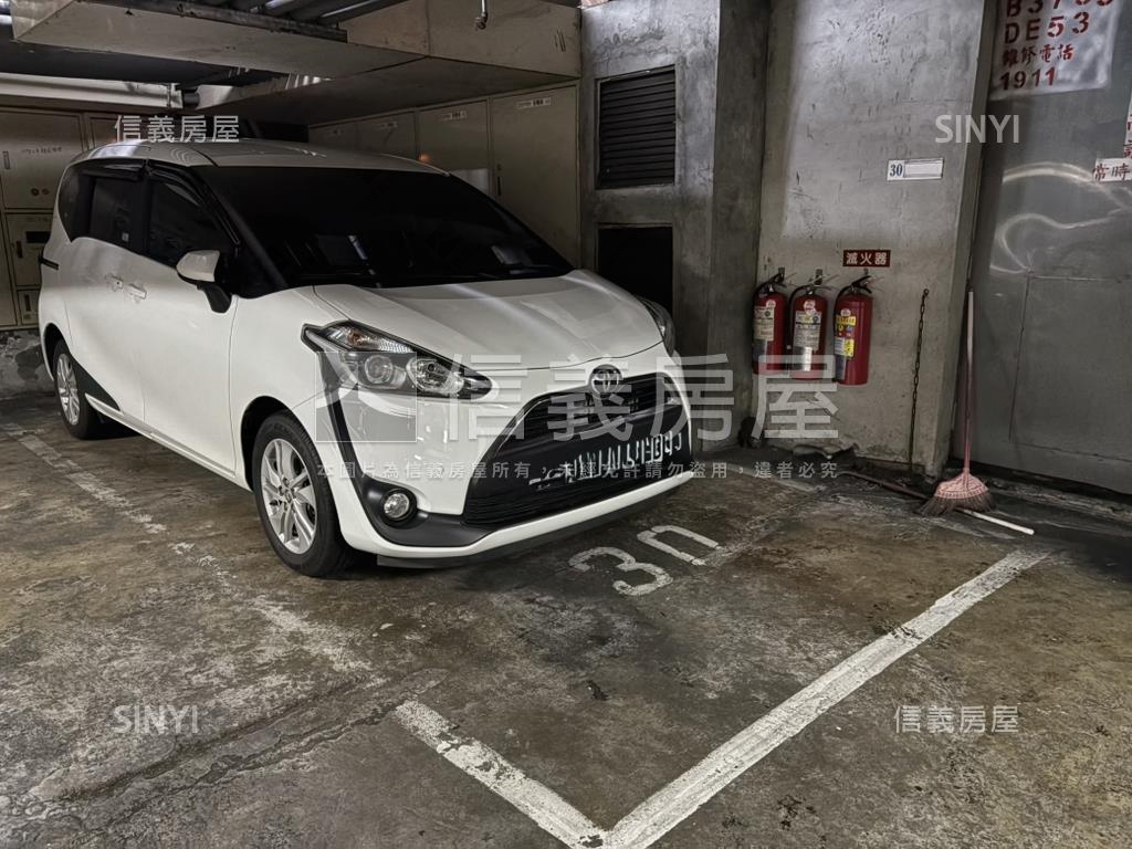 藝文美屋三房平面車位房屋室內格局與周邊環境