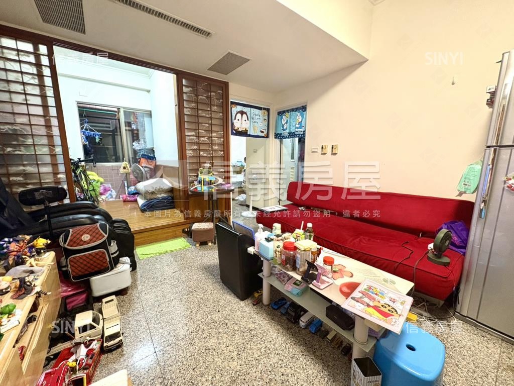 新店羅馬小資兩房附車位房屋室內格局與周邊環境
