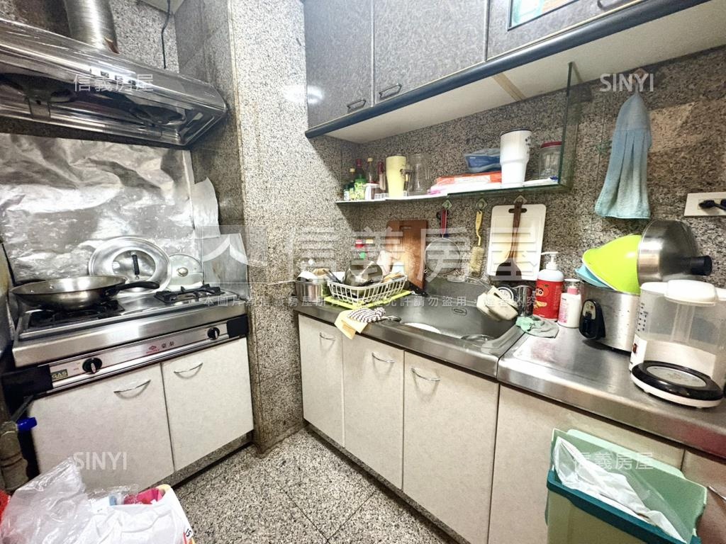 新店羅馬小資兩房附車位房屋室內格局與周邊環境