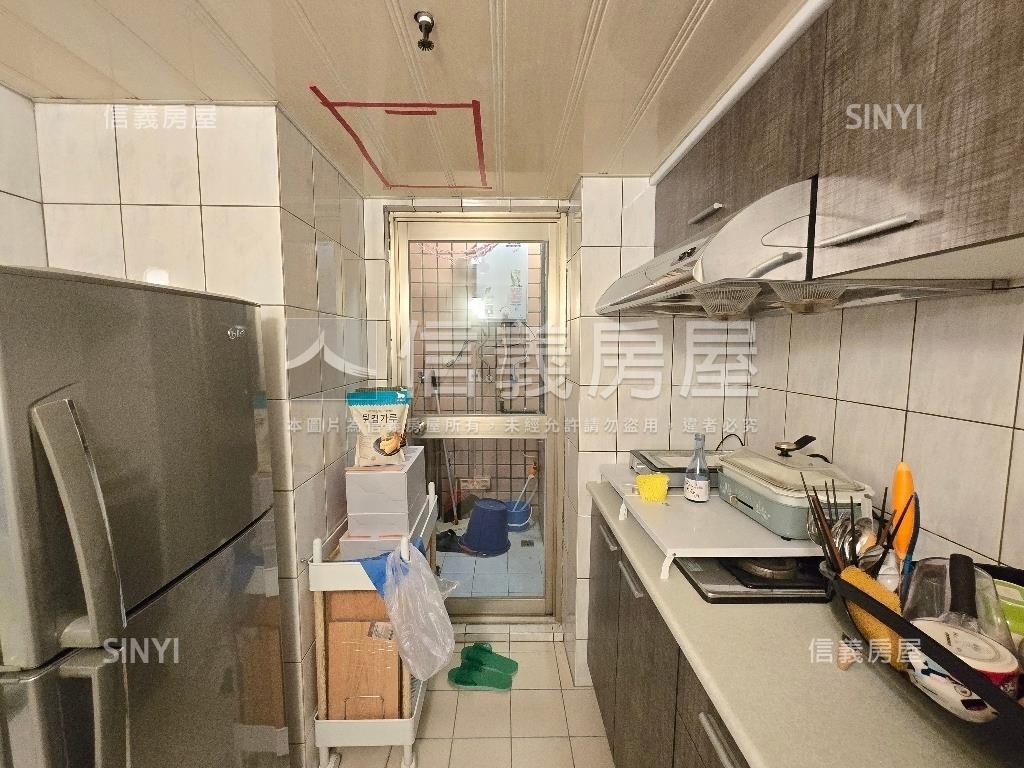 新婚成家亮麗電梯房屋室內格局與周邊環境