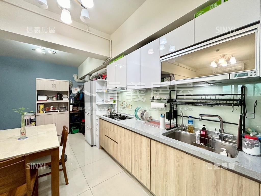 綠光森林兩房雙衛浴車位房屋室內格局與周邊環境