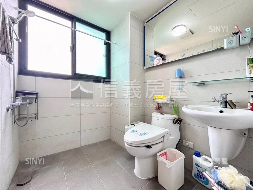 綠光森林兩房雙衛浴車位房屋室內格局與周邊環境