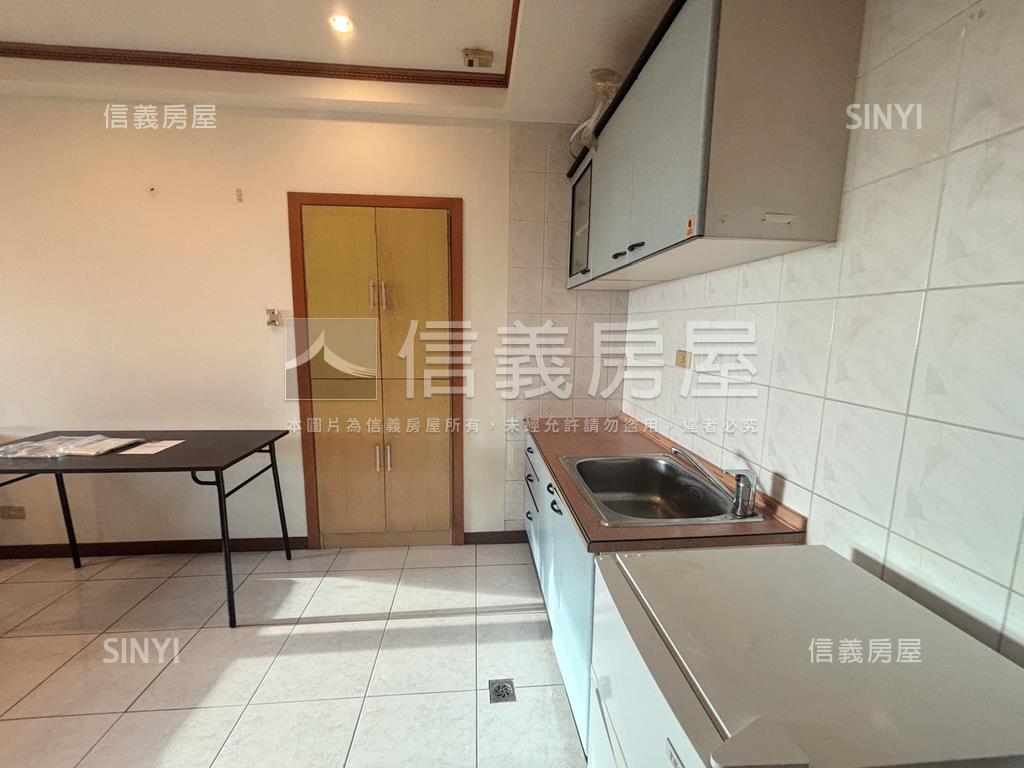 摩天高樓美景套房房屋室內格局與周邊環境