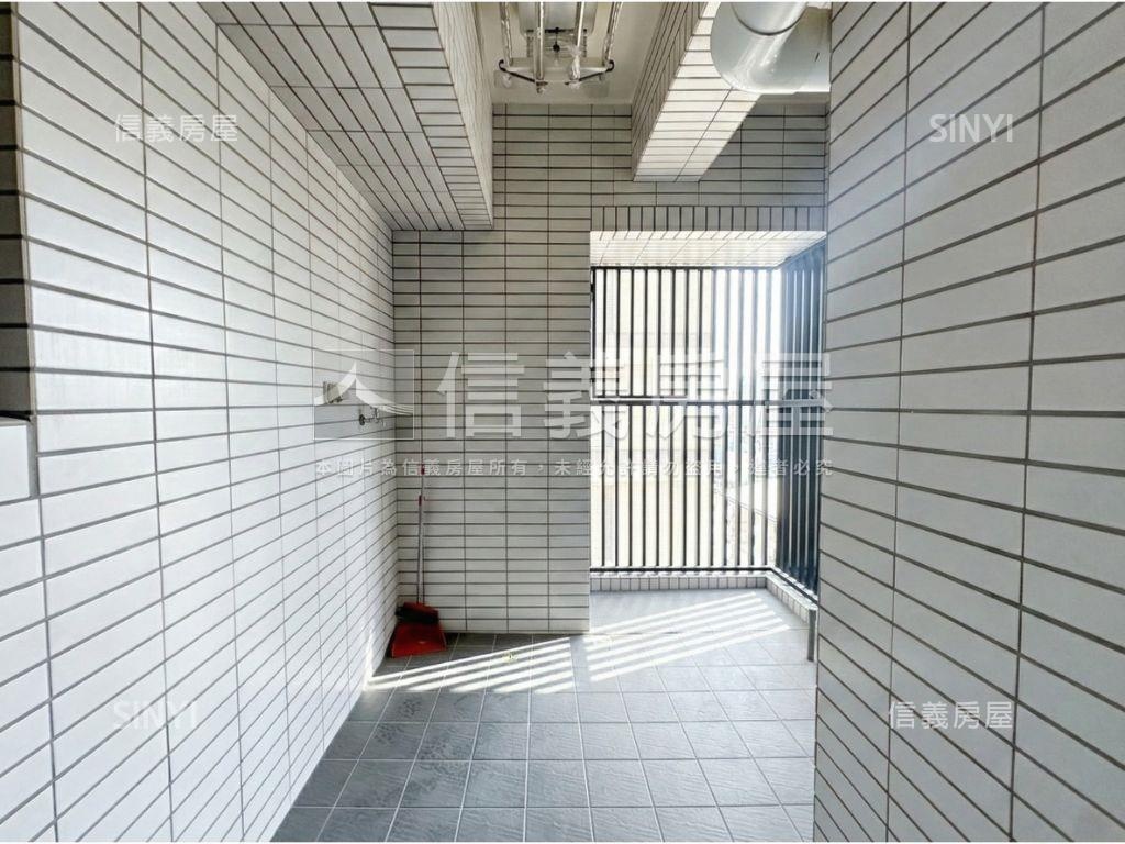 璞日河景四面採光三房平車房屋室內格局與周邊環境