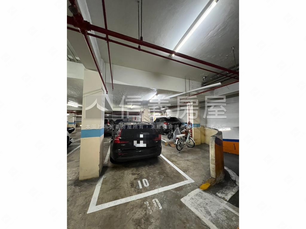 南京新貴Ｂ１平面車位房屋室內格局與周邊環境
