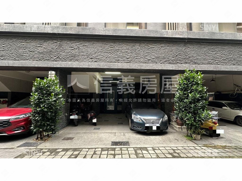 楠梓漂亮面寬雙車墅房屋室內格局與周邊環境