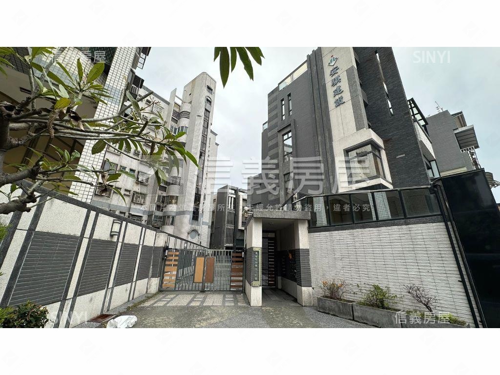 楠梓漂亮面寬雙車墅房屋室內格局與周邊環境